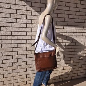 Frye Brown Leather Crossbody Bag Distressed Vintage Boho Adjustable Strap Medium